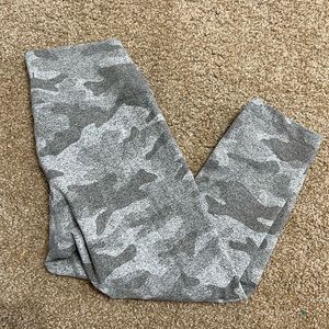 NOBULL CROPPED LEGGINGS